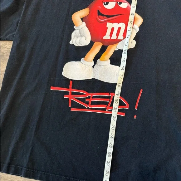 Vintage 2011 M&Ms Red M&M black graphic tshirt - Picture 15 of 16
